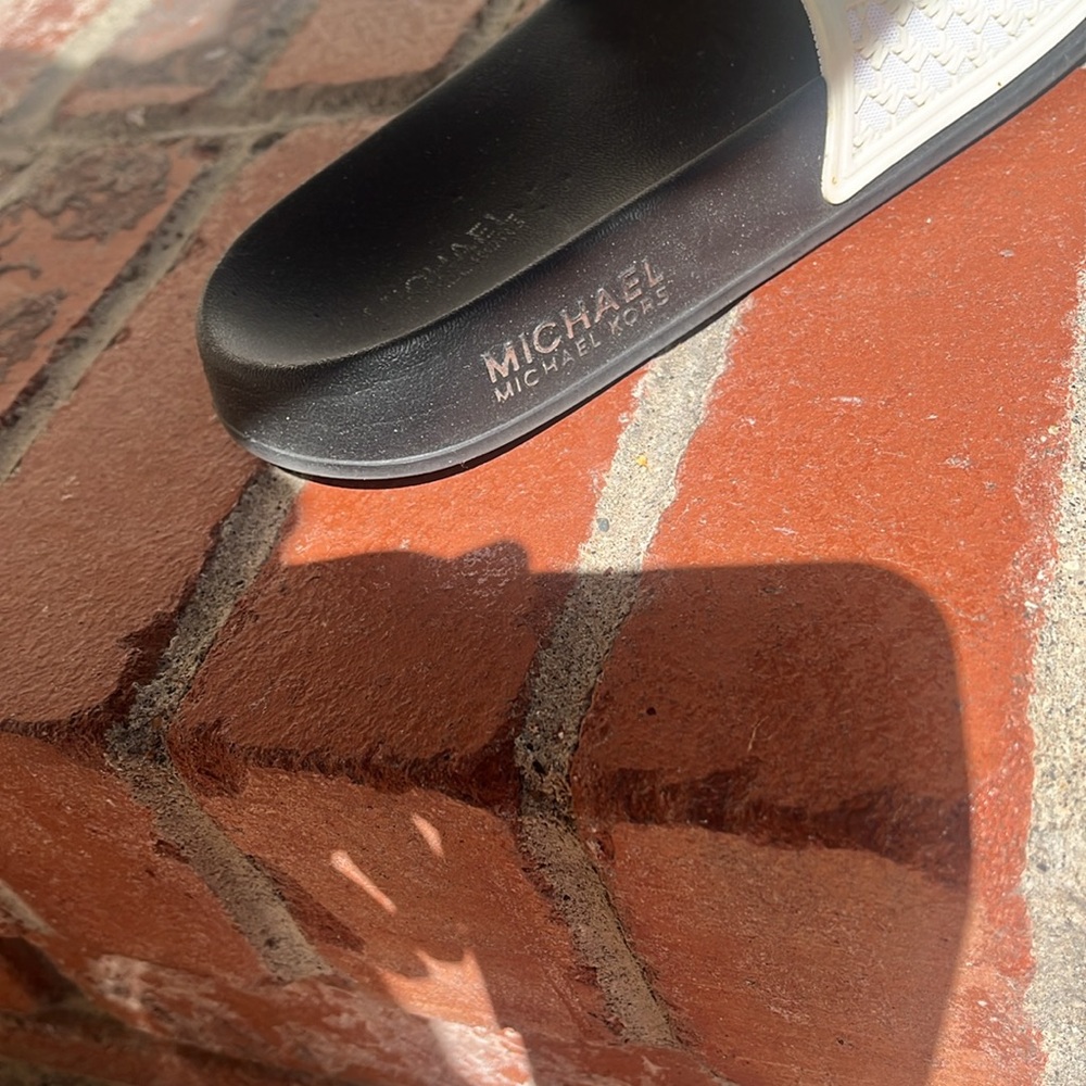 Michael Kors Slide - Picture 5 of 11